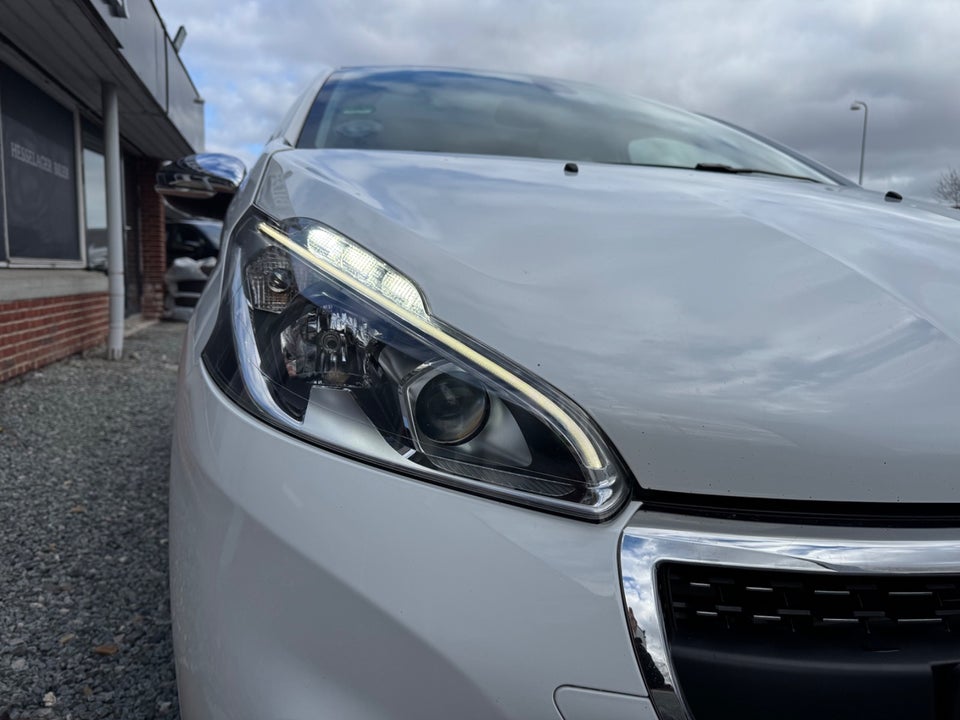Peugeot 208 1,6 BlueHDi 100 Allure Sky 5d