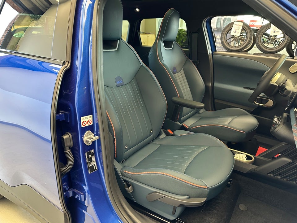 MINI Aceman E Favoured Trim L 5d