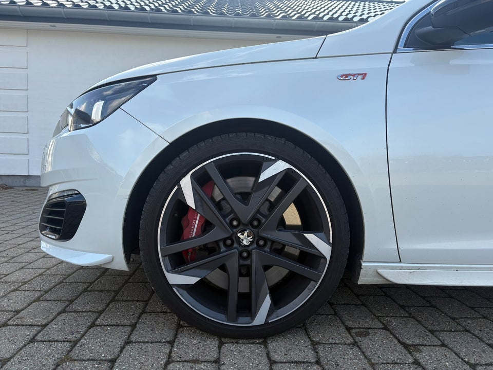 Peugeot 308 1,6 e-THP 270 GTi Performance 5d