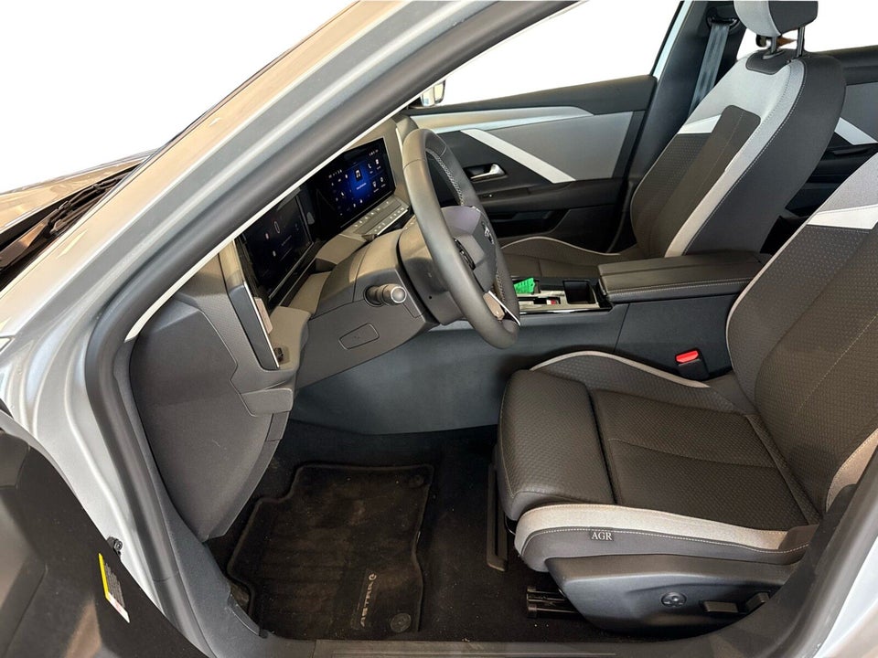 Opel Astra-e 54 Elegance Sports Tourer 5d