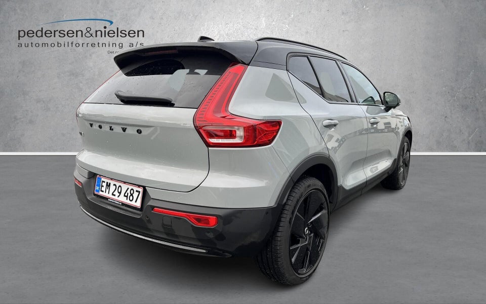 Volvo EX40 Extended Range Black Edition 5d