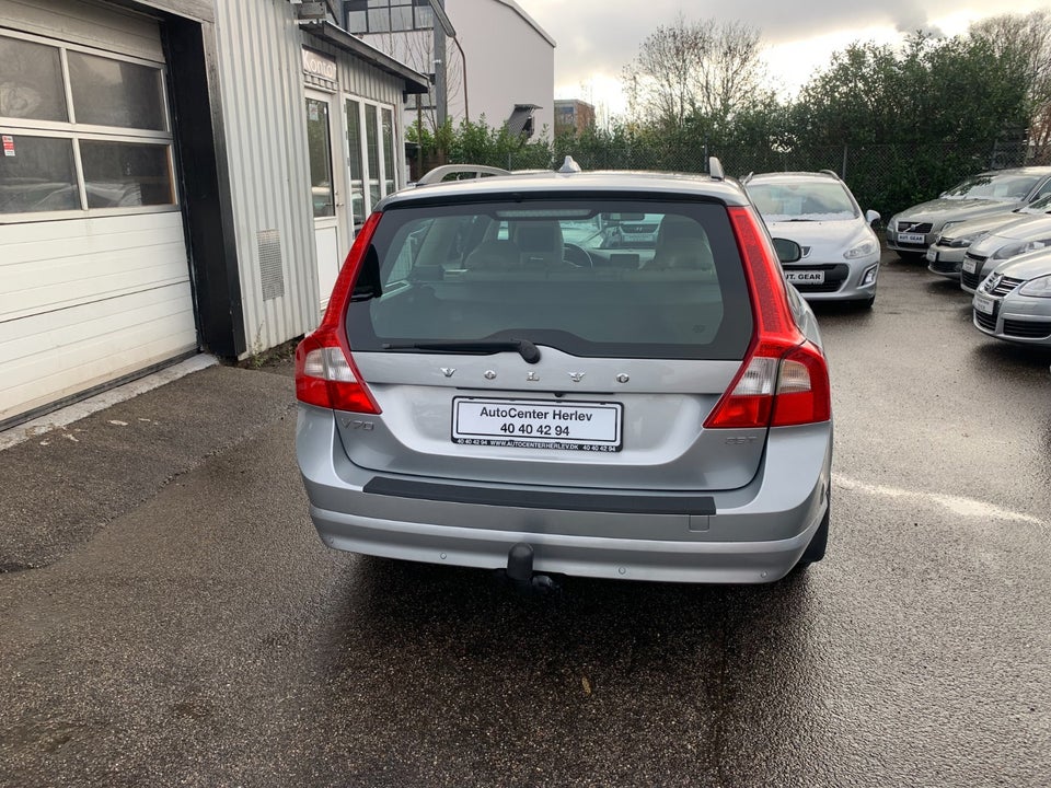 Volvo V70 2,5 T Momentum aut. 5d