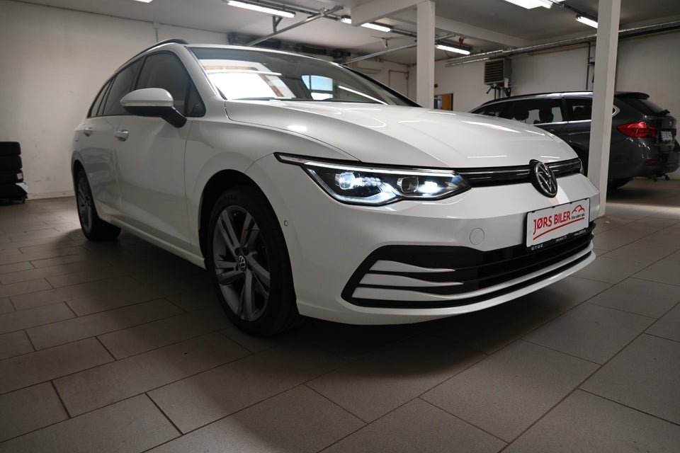 VW Golf VIII 1,5 eTSi 130 Life Variant DSG 5d