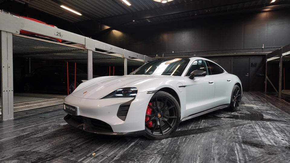 Porsche Taycan GTS Performance+  4d