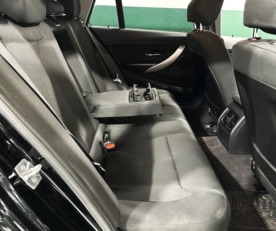 BMW 320d 2,0 Touring aut. 5d