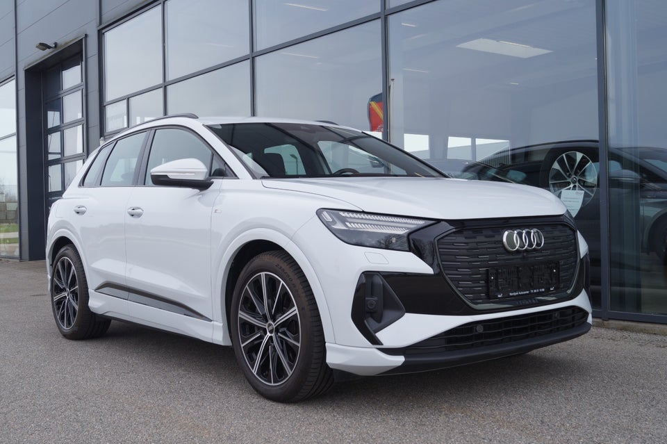 Audi Q4 e-tron 40 S-line 5d