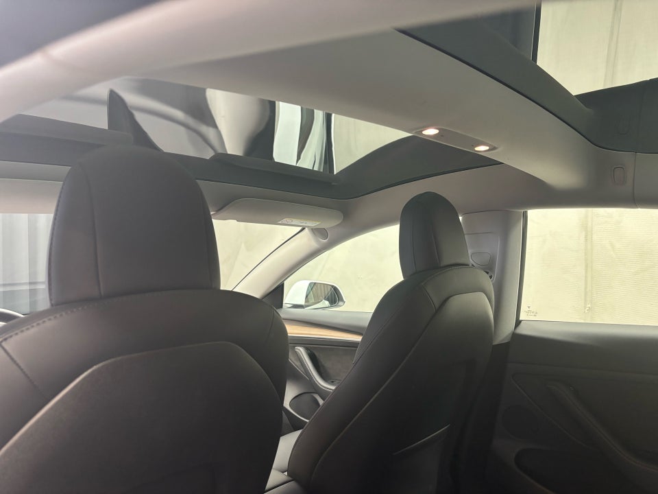 Tesla Model 3 RWD 4d