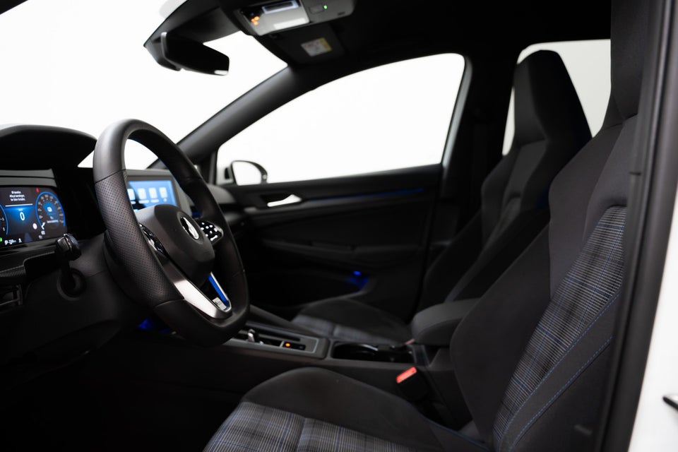 VW Golf VIII 1,4 GTE DSG 5d