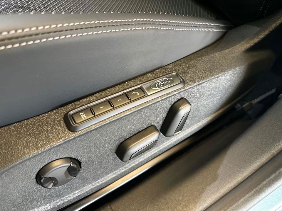 Ford Explorer 84 Select Extended Range AWD 5d