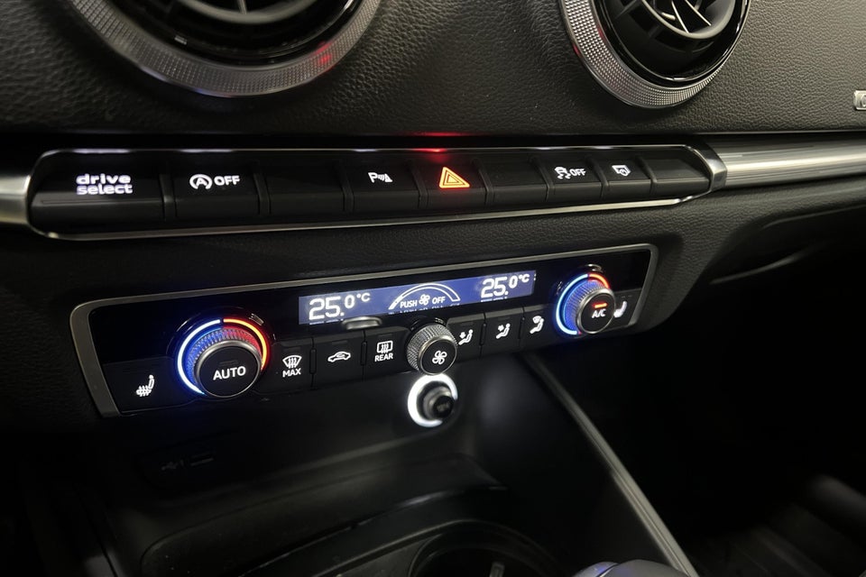 Audi A3 35 TFSi Sport Limited S-tr. 4d