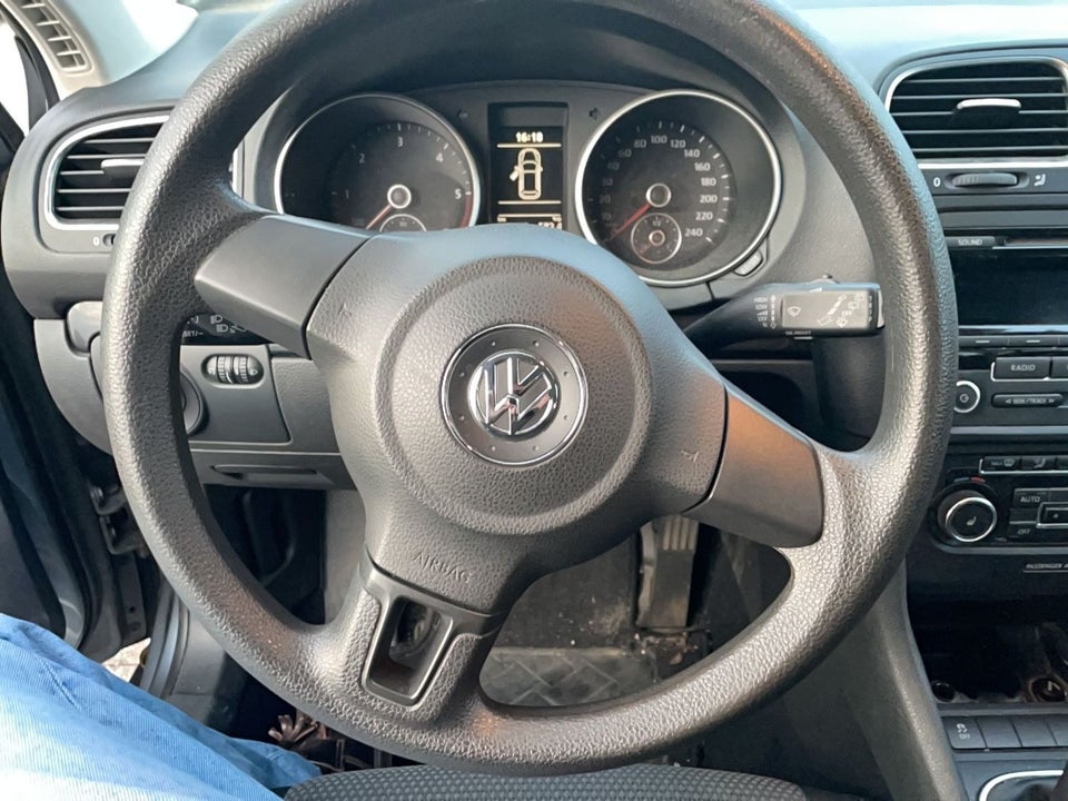 VW Golf VI 1,6 TDi 105 Comfortline Variant BMT 5d