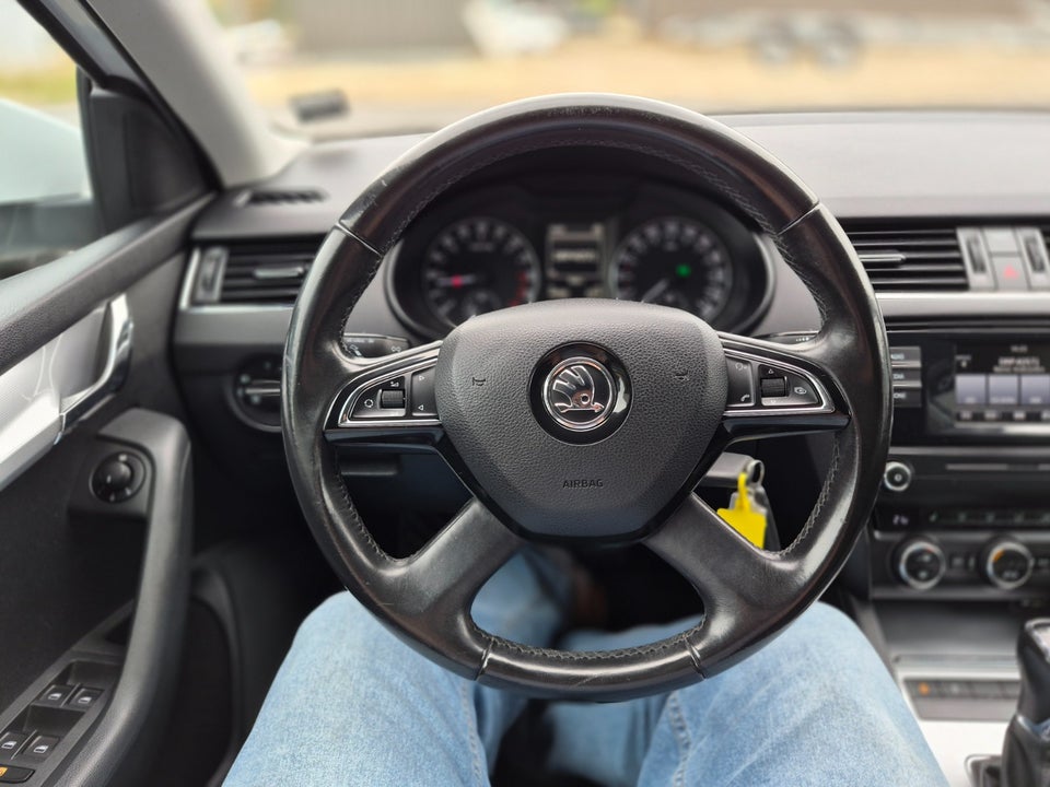 Skoda Octavia 1,6 TDi 105 Elegance Combi DSG 5d