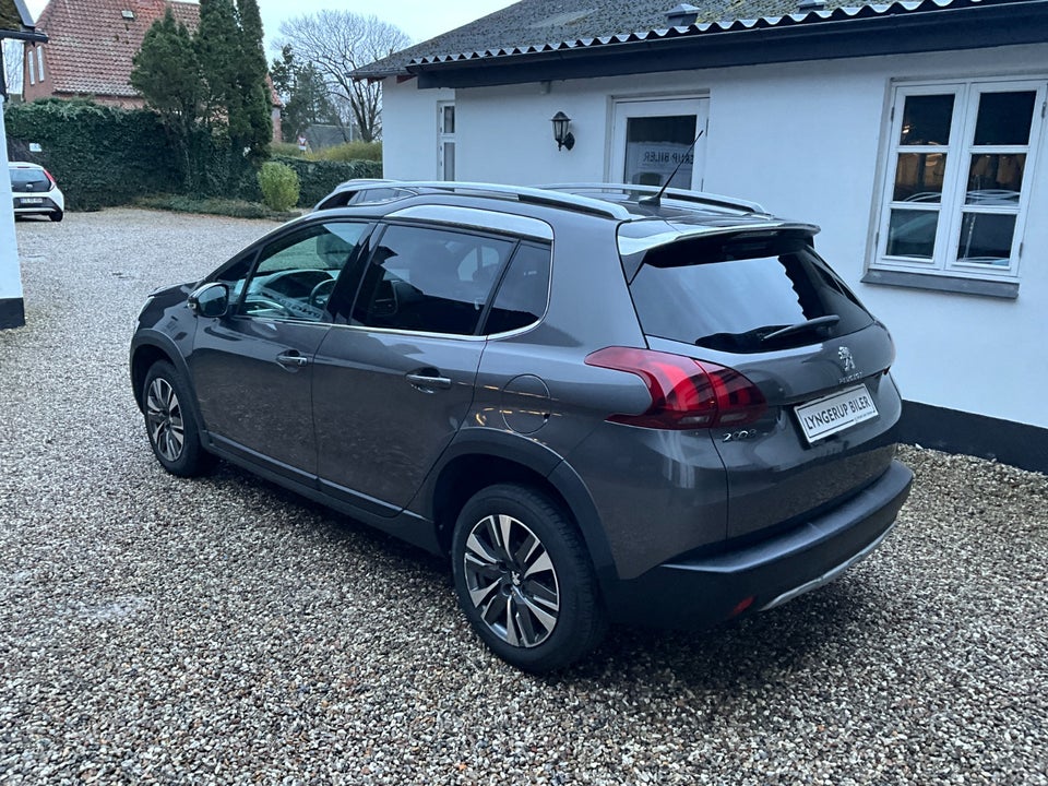 Peugeot 2008 1,2 PureTech 82 Selection Sky 5d