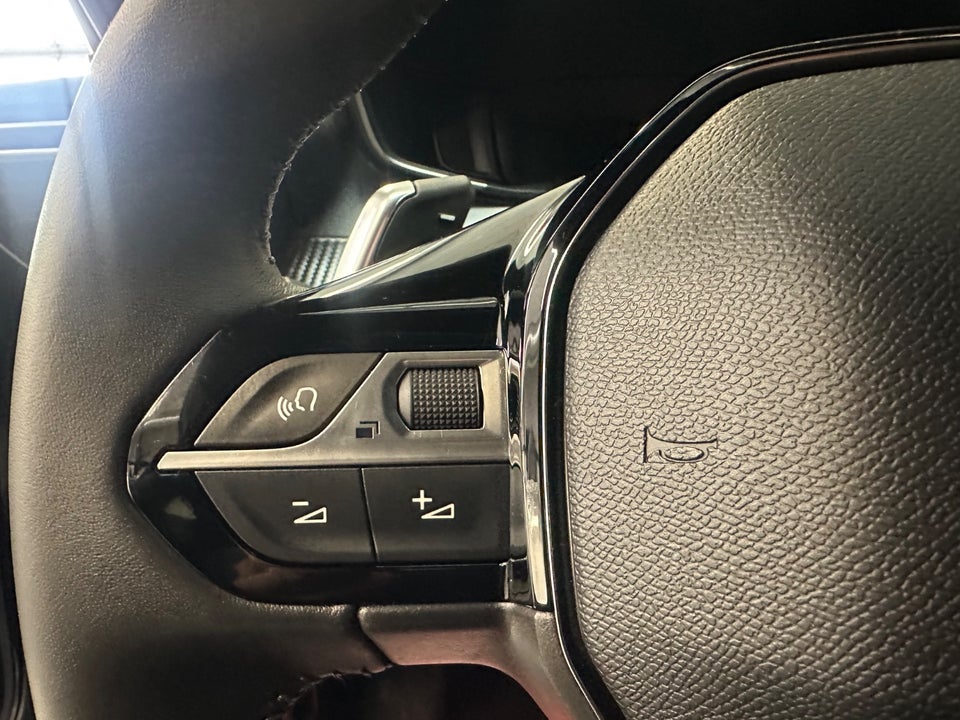 Peugeot 2008 1,2 PureTech 130 First Selection EAT8 5d