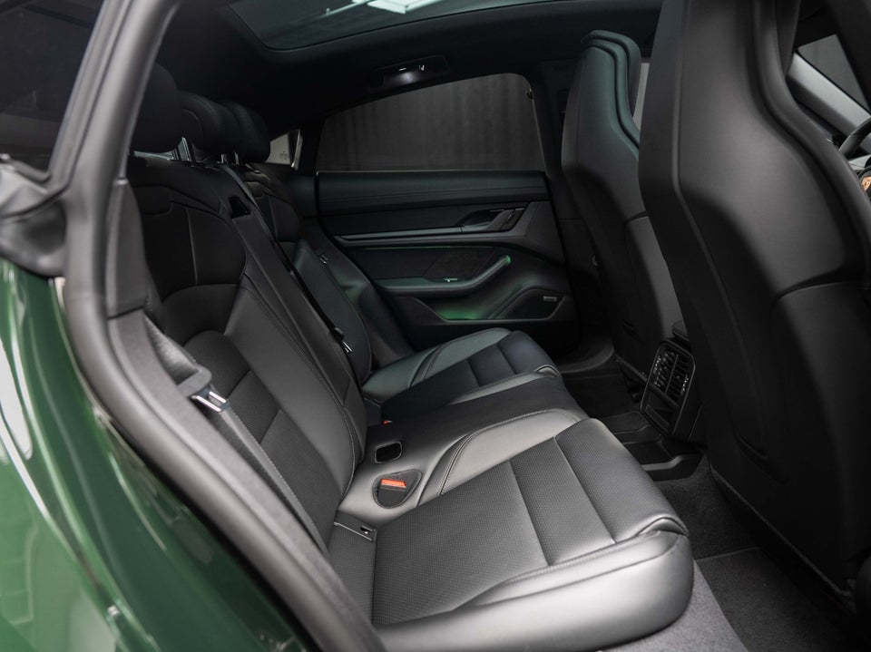 Porsche Taycan 4 Performance+ Black Edition 4d