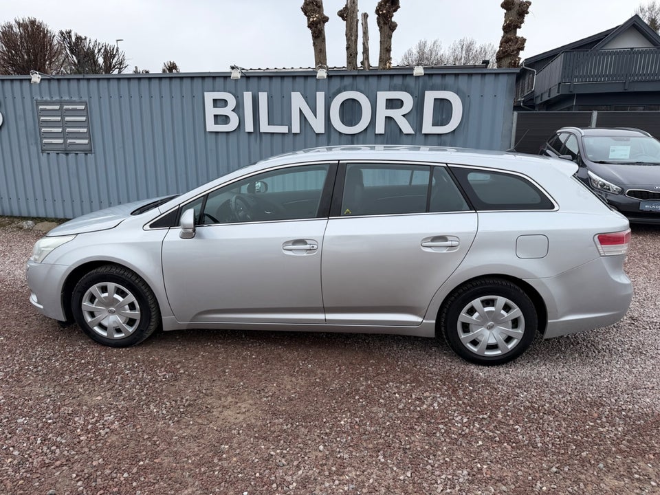 Toyota Avensis 1,8 VVT-i T2 stc. E-CVT 5d