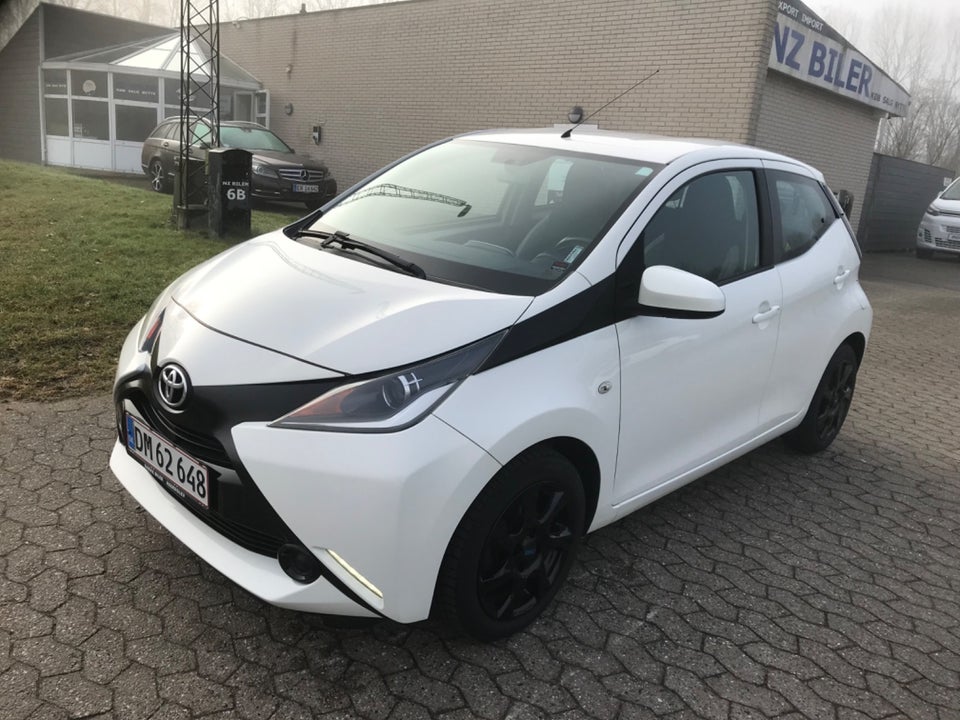 Toyota Aygo 1,0 VVT-i x-play x-touch 5d
