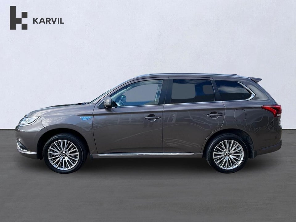 Mitsubishi Outlander 2,4 PHEV Invite CVT 4WD 5d