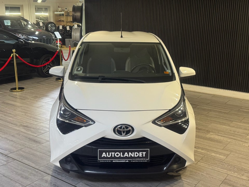 Toyota Aygo 1,0 VVT-i x-plore x-shift 5d