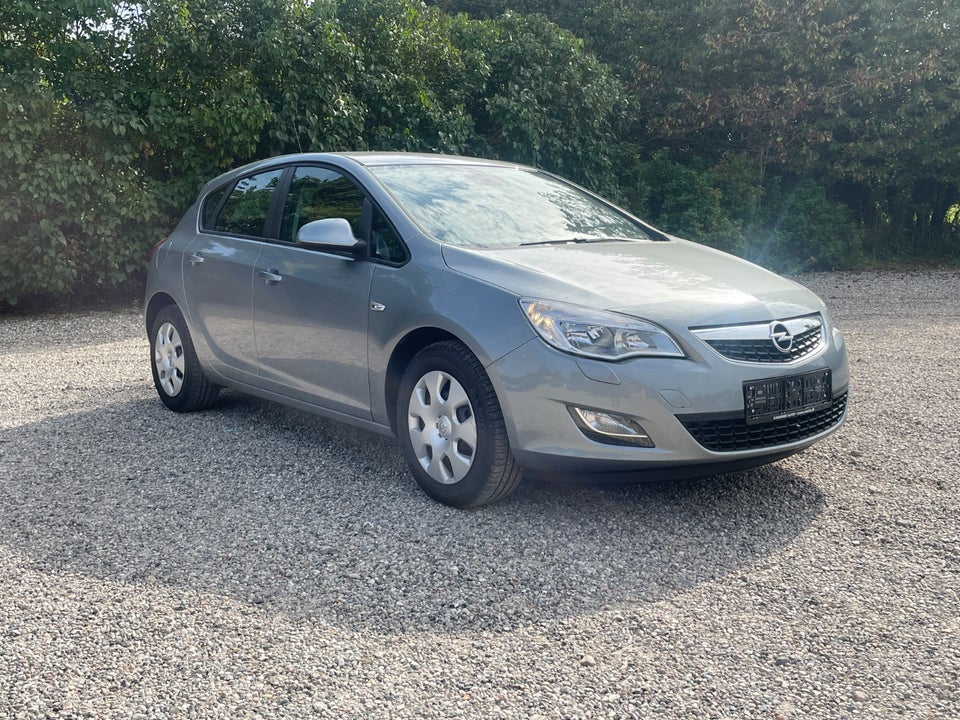 Opel Astra 1,6 Enjoy 5d