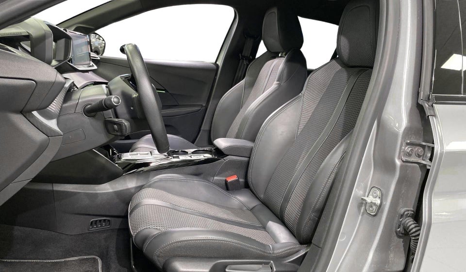 Peugeot e-208 50 GT 5d