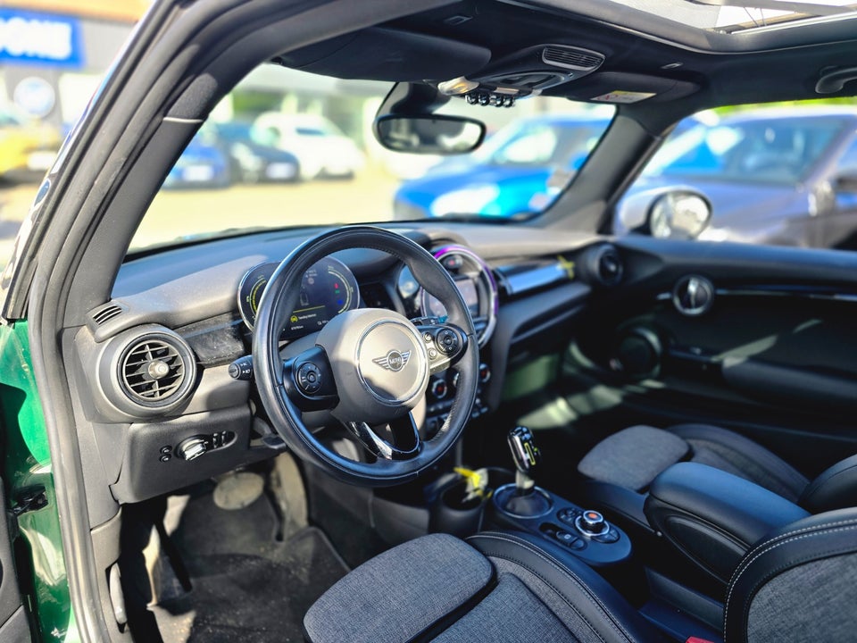 MINI Cooper SE Greenwich 3d