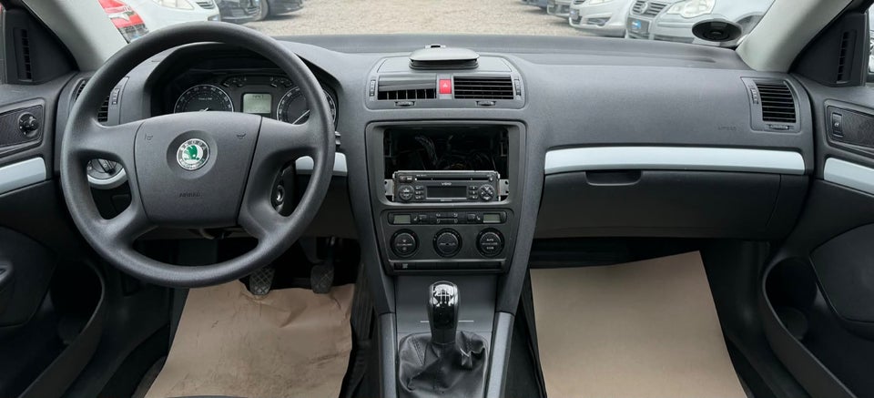 Skoda Octavia 1,8 TSi 160 Ambiente 5d