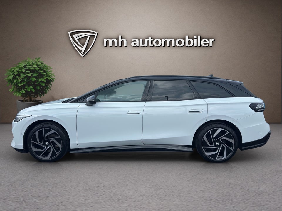 VW ID.7 77 Black Style Tourer 5d