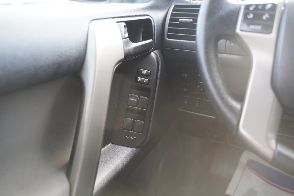 Toyota Land Cruiser 3,0 D-4D T3 aut. Van 5d