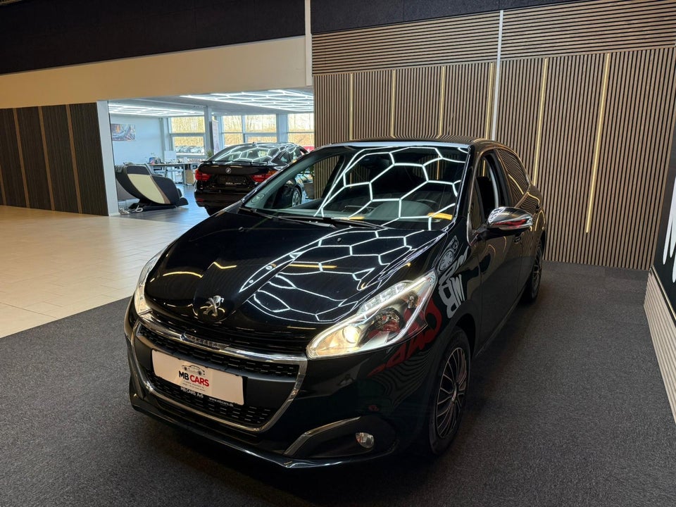 Peugeot 208 1,2 PureTech 82 Allure Sky 5d