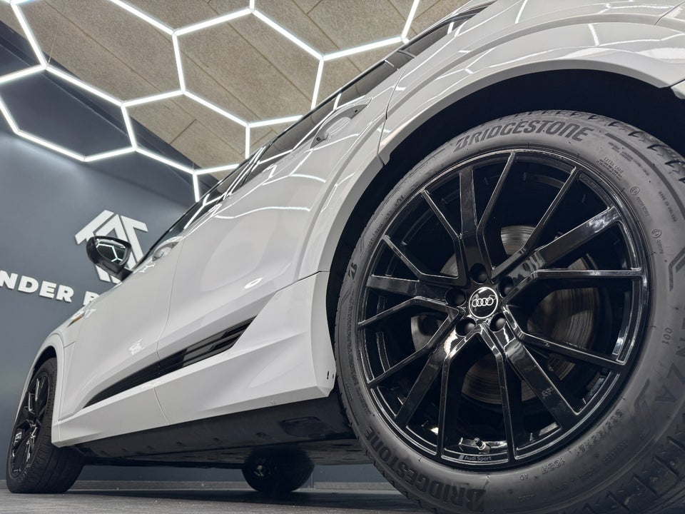Audi e-tron 55 quattro 5d