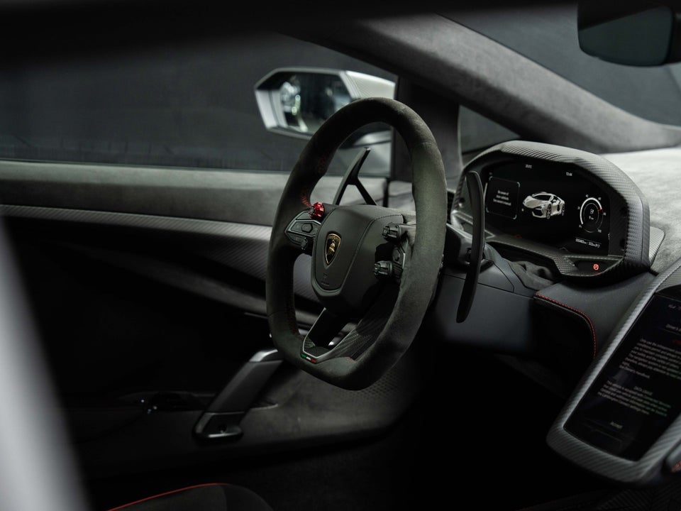 Lamborghini Revuelto 6,5  2d