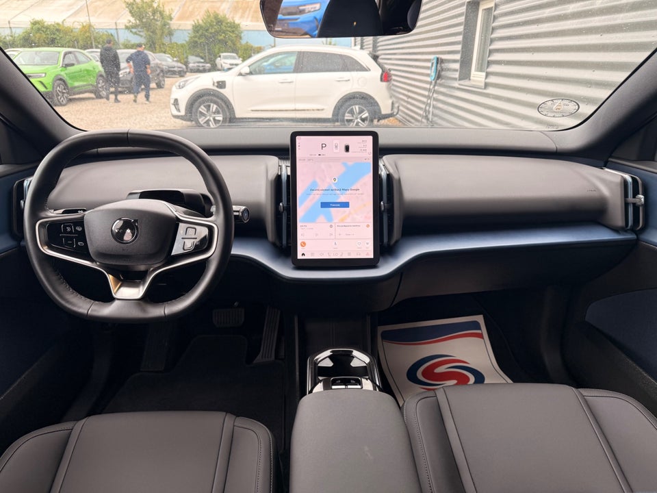 Volvo EX30 Standard Range Plus 5d