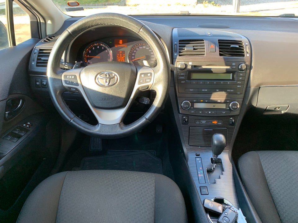 Toyota Avensis 2,0 VVT-i T3 stc. E-CVT 5d