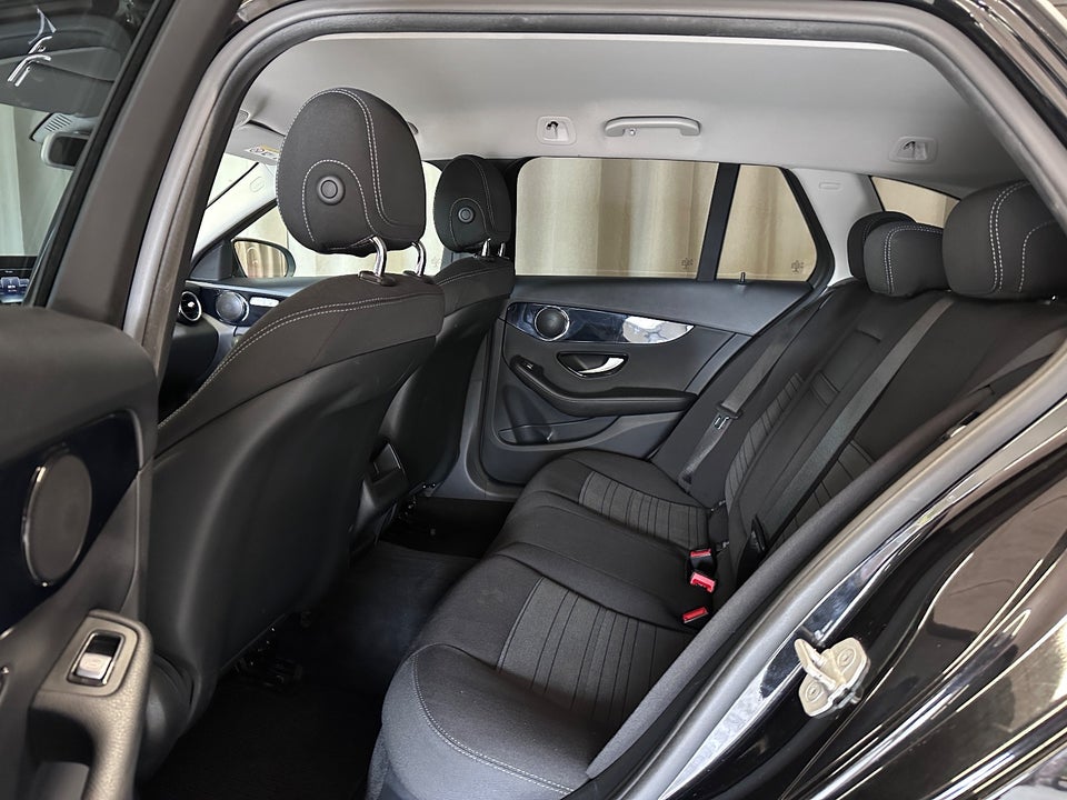 Mercedes C200 2,0 AMG Line stc. aut. 5d