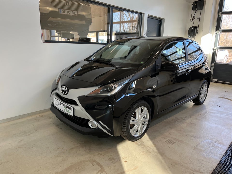 Toyota Aygo 1,0 VVT-i x-black 5d