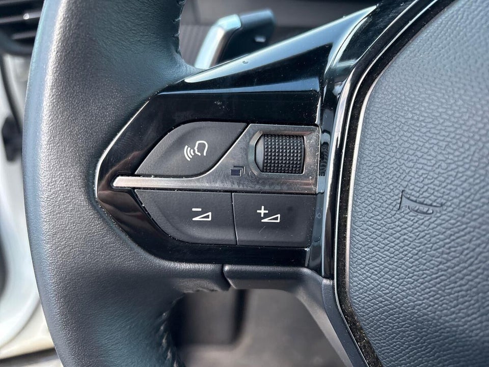 Peugeot 2008 1,2 PureTech 130 Allure Pack EAT8 5d