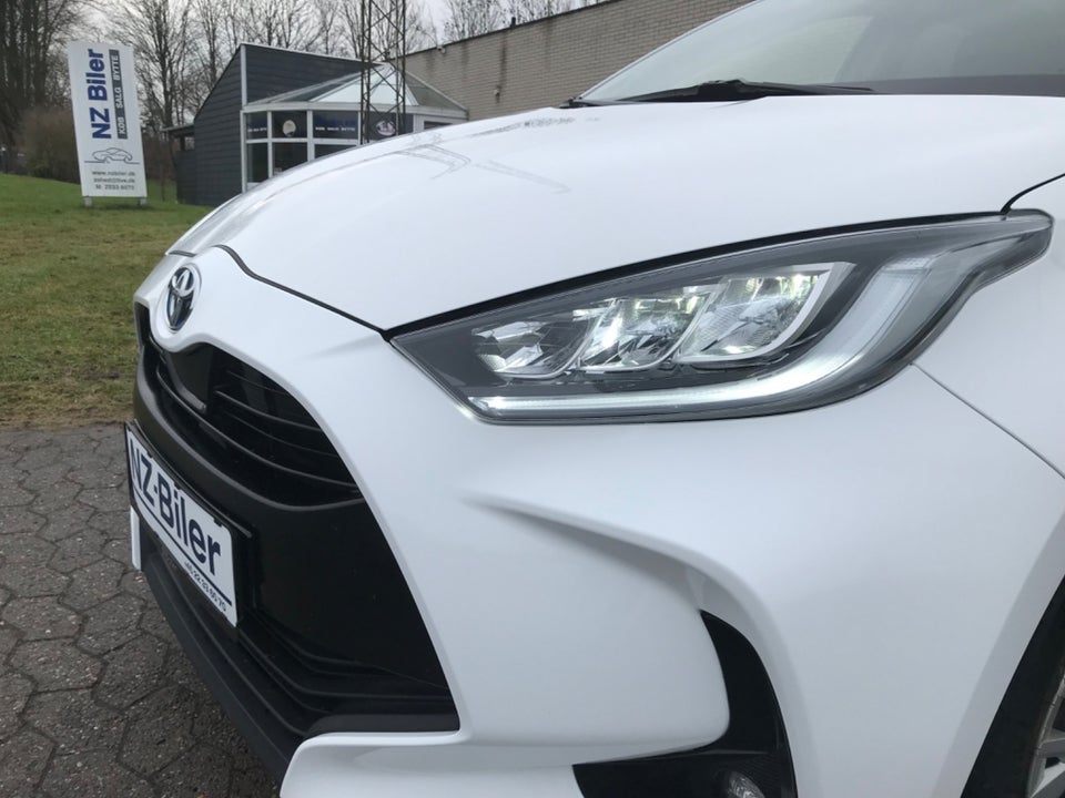 Toyota Yaris 1,5 Hybrid H3 Vision e-CVT 5d