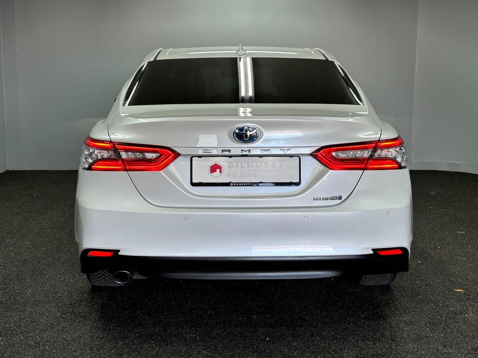 Toyota Camry 2,5 Hybrid H3 Executive CVT 4d