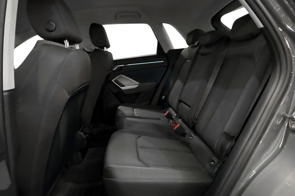 Audi Q3 45 TFSi e Attitude plus S-tr. 5d