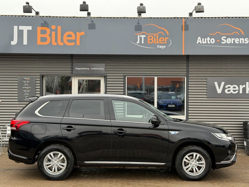 Mitsubishi Outlander 2,4 PHEV Invite CVT 4WD 5d