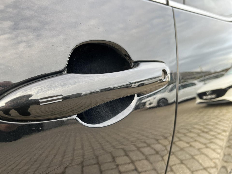 Toyota Yaris 1,5 Hybrid H4 e-CVT 5d