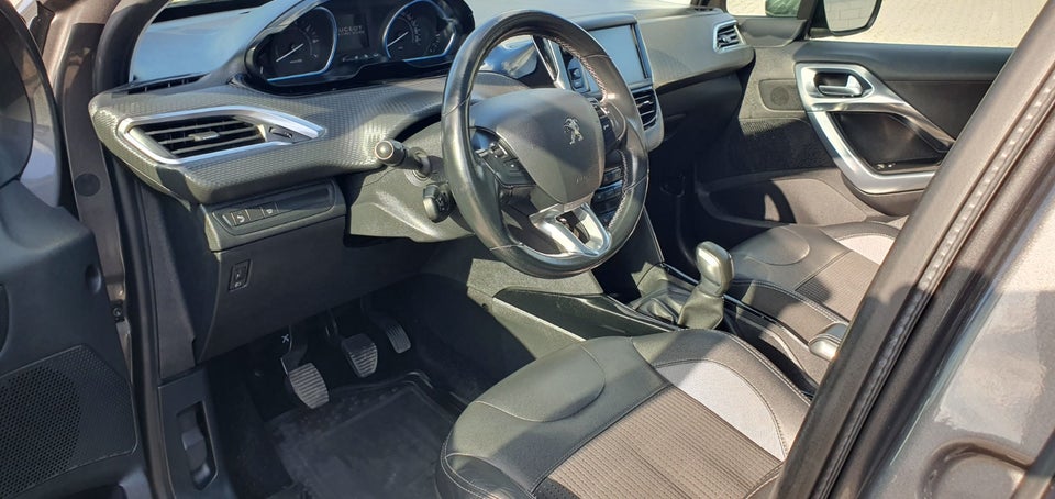 Peugeot 2008 1,2 e-THP 110 Allure Sky 5d