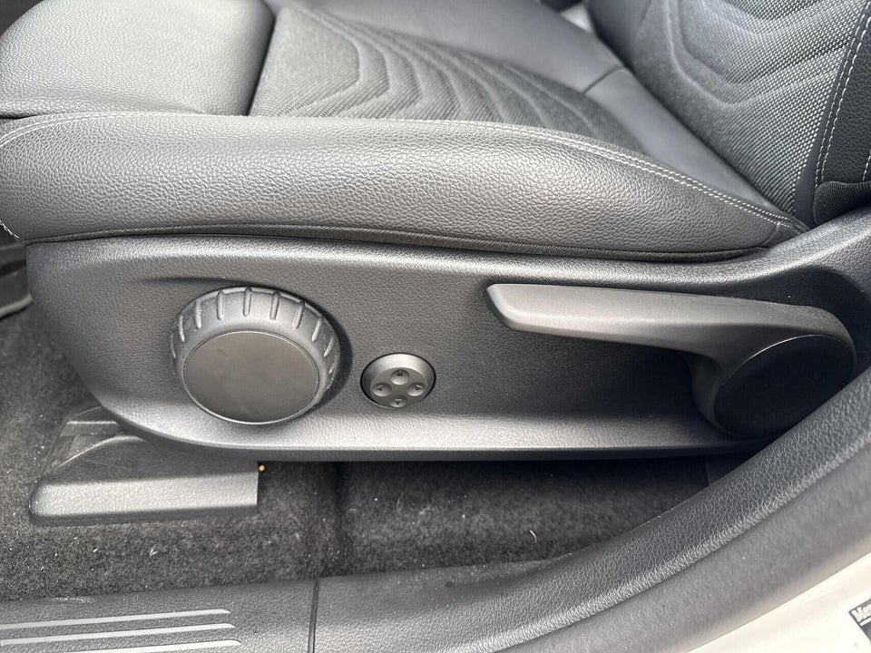 Mercedes EQA300 Progressive 4Matic 5d