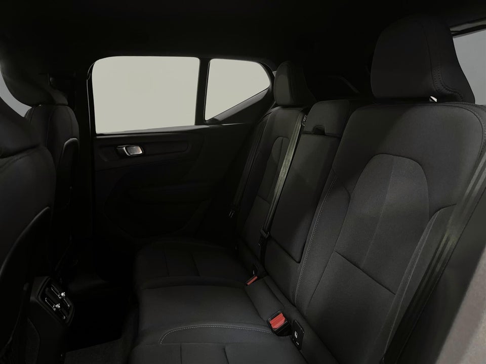 Volvo XC40 Standard Range Plus 5d