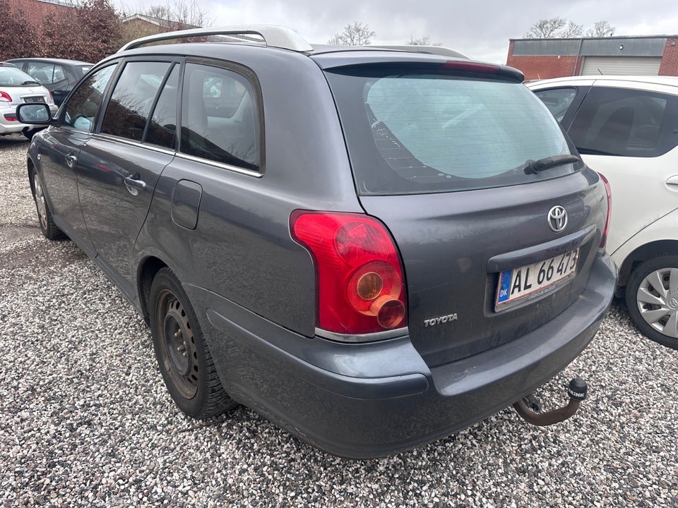 Toyota Avensis 1,8 VVT-i Elegance stc. 5d