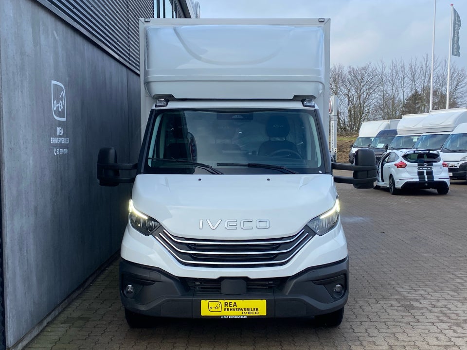 Iveco Daily 3,0 35S18 4100mm Box m/lift AG8