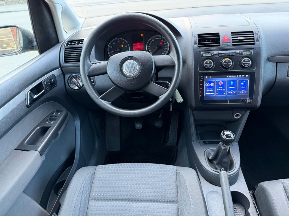 VW Touran 1,6 FSi Highline 5d