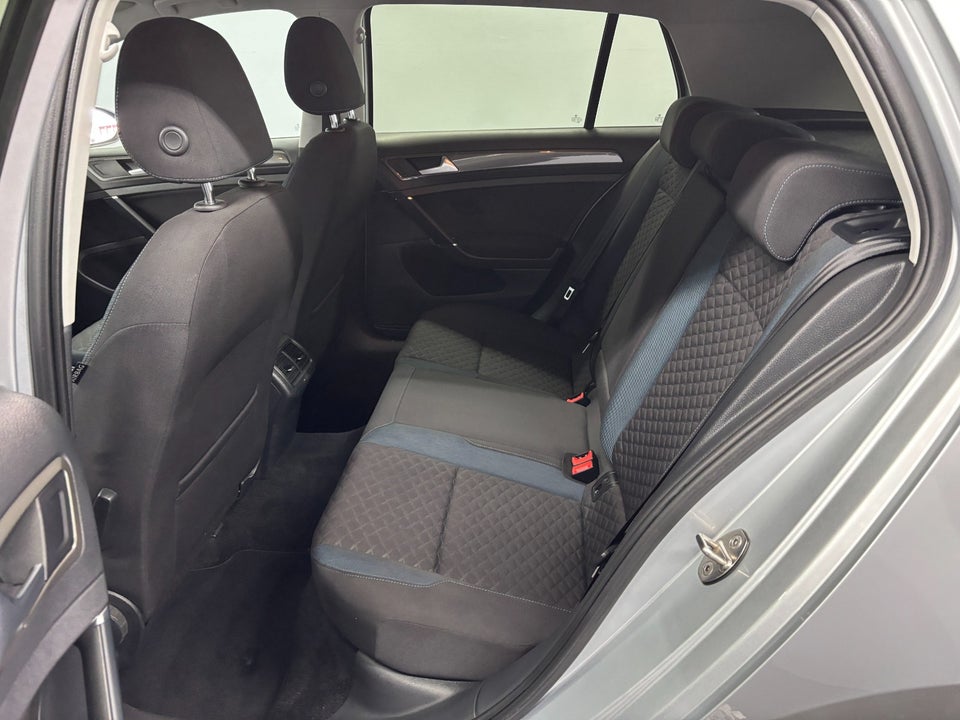 VW Golf VII 1,6 TDi 115 IQ.Drive DSG 5d