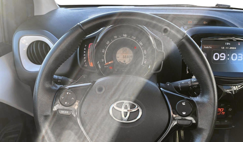 Toyota Aygo 1,0 VVT-i x-press x-shift 5d